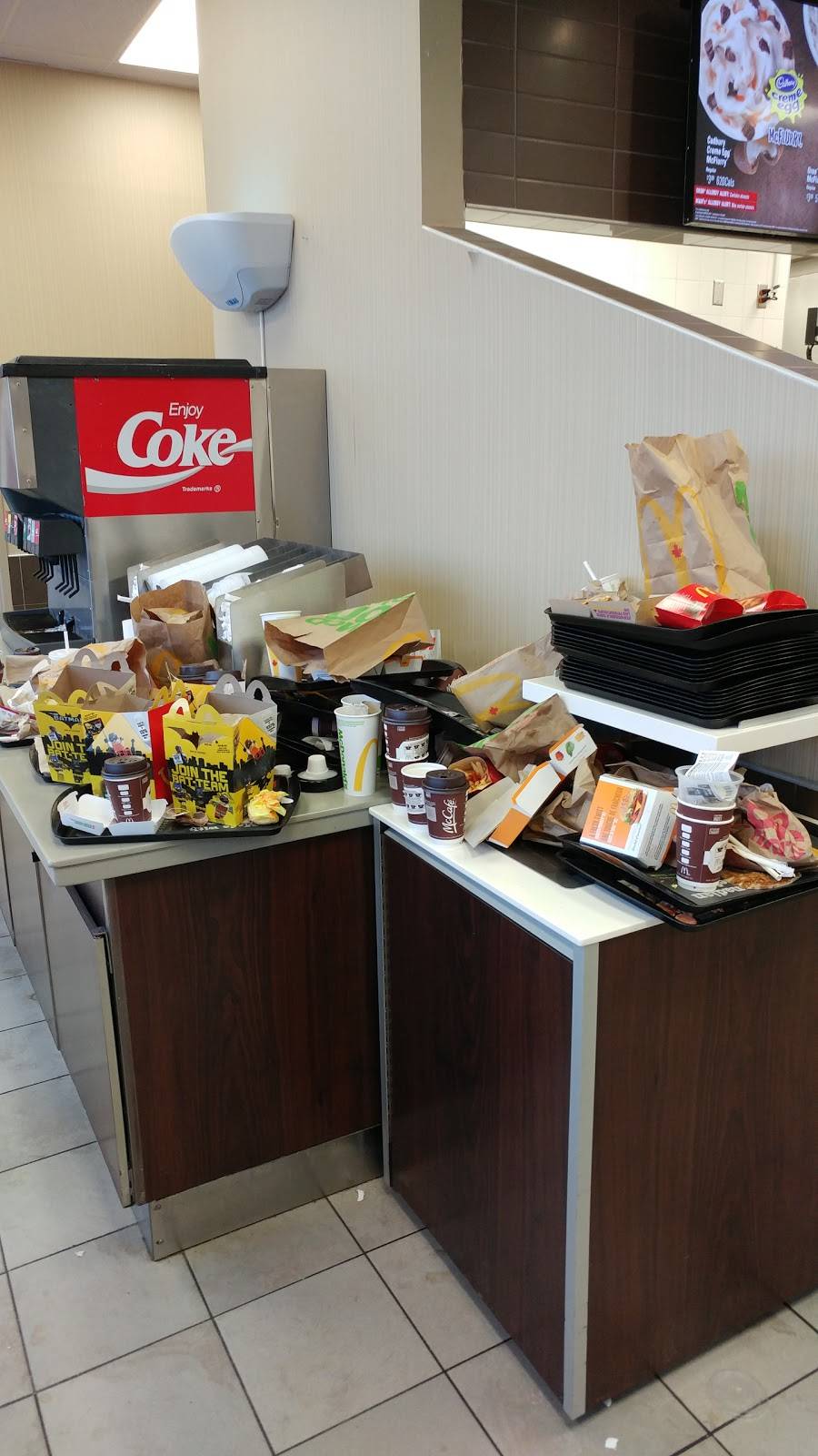 McDonalds | cafe | 17940 Yonge St, Newmarket, ON L3Y 8S4, Canada | 9058950845 OR +1 905-895-0845