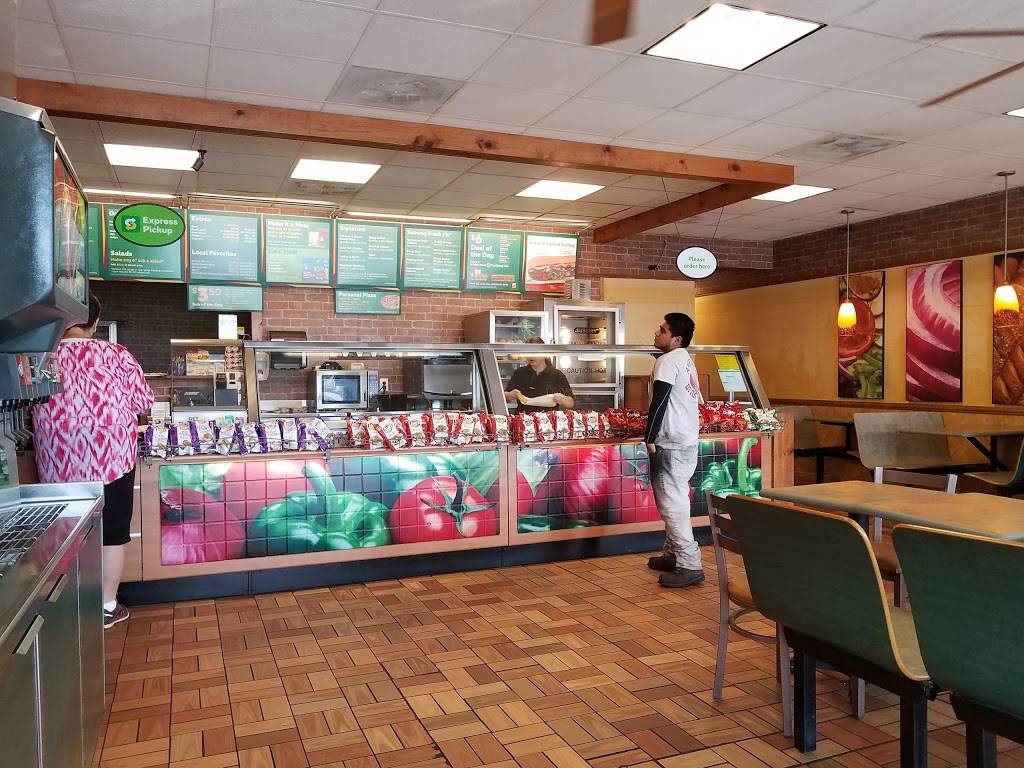 Subway Restaurants | restaurant | 2612 Gault Ave N Ste C, Fort Payne, AL 35967, USA | 2568457827 OR +1 256-845-7827