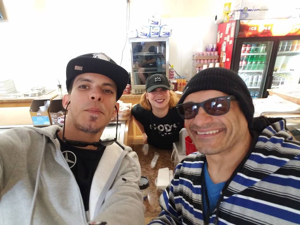 De Todo Un Poco Spanish Restaurant | restaurant | 152 Rifle St, Springfield, MA 01105, USA | 4133177105 OR +1 413-317-7105