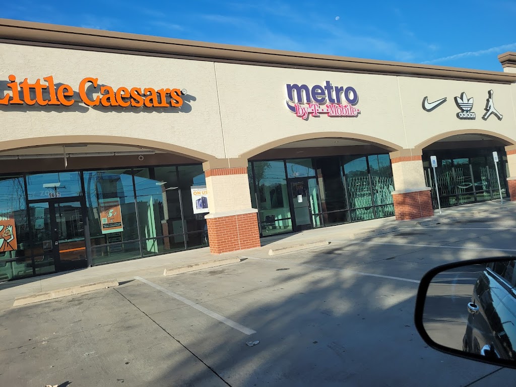 Little Caesars Pizza | restaurant | 9667 Webb Chapel Rd, Dallas, TX 75220, USA | 2144847457 OR +1 214-484-7457