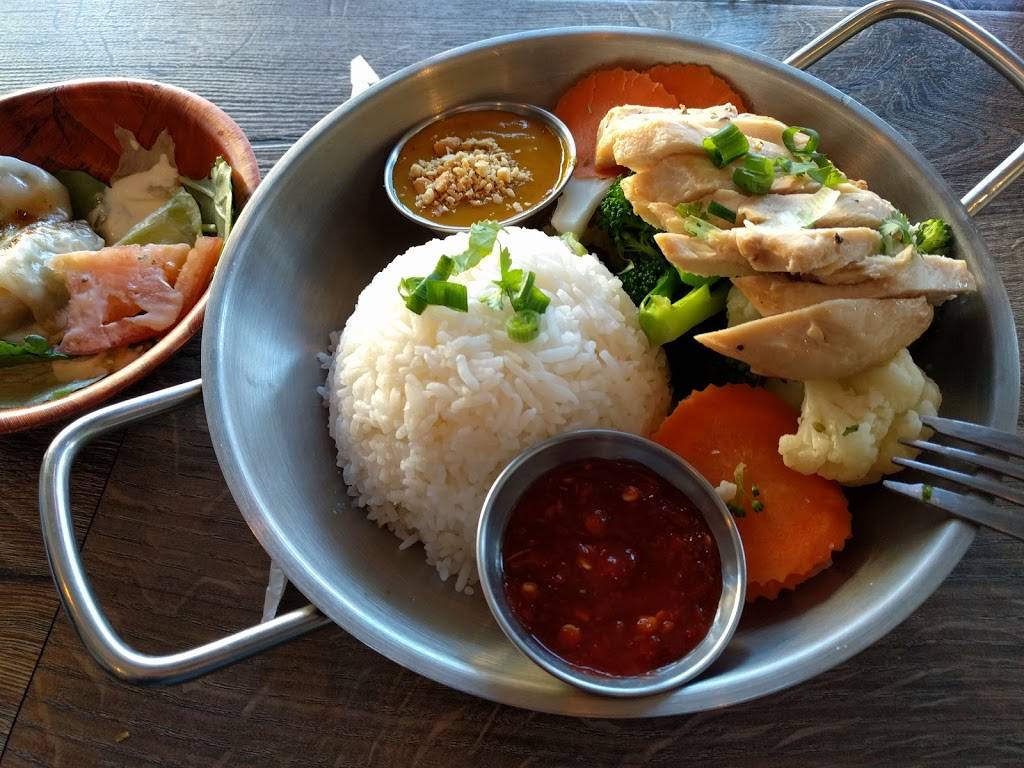 SUROSS Thai Bistro | restaurant | 4131 Broadway, New York, NY 10033, USA | 2127950792 OR +1 212-795-0792