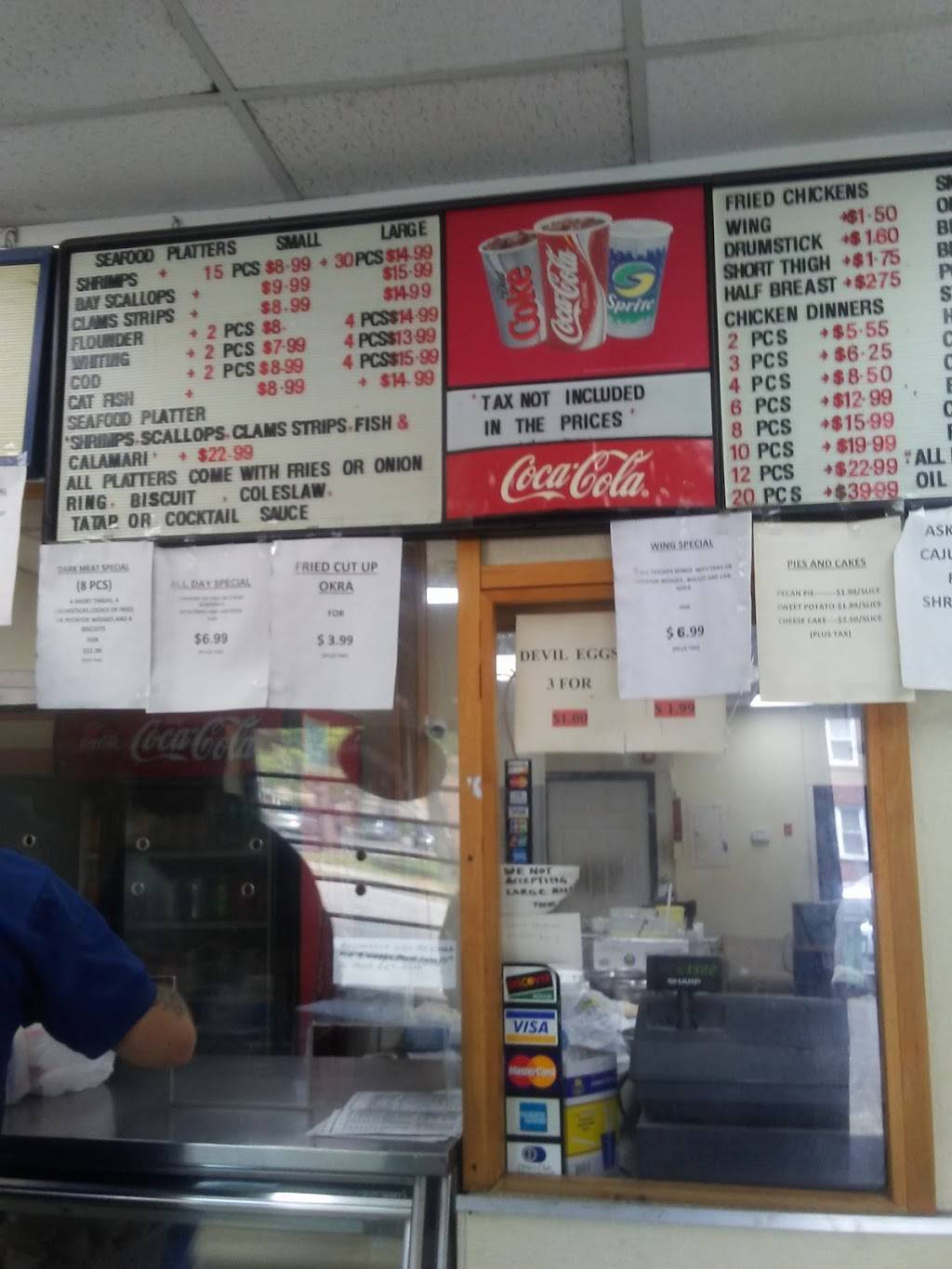 East Maine Fish & Chips | restaurant | 312 Putnam St, Bridgeport, CT 06608, USA | 2033665561 OR +1 203-366-5561