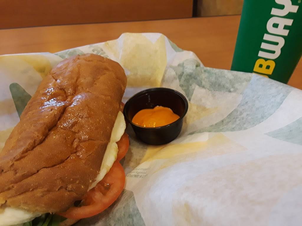 Subway | restaurant | 120 International Parkway Suite 114 Heathrow Square Shopping Ctr, Lake Mary, FL 32746, USA | 4073337778 OR +1 407-333-7778