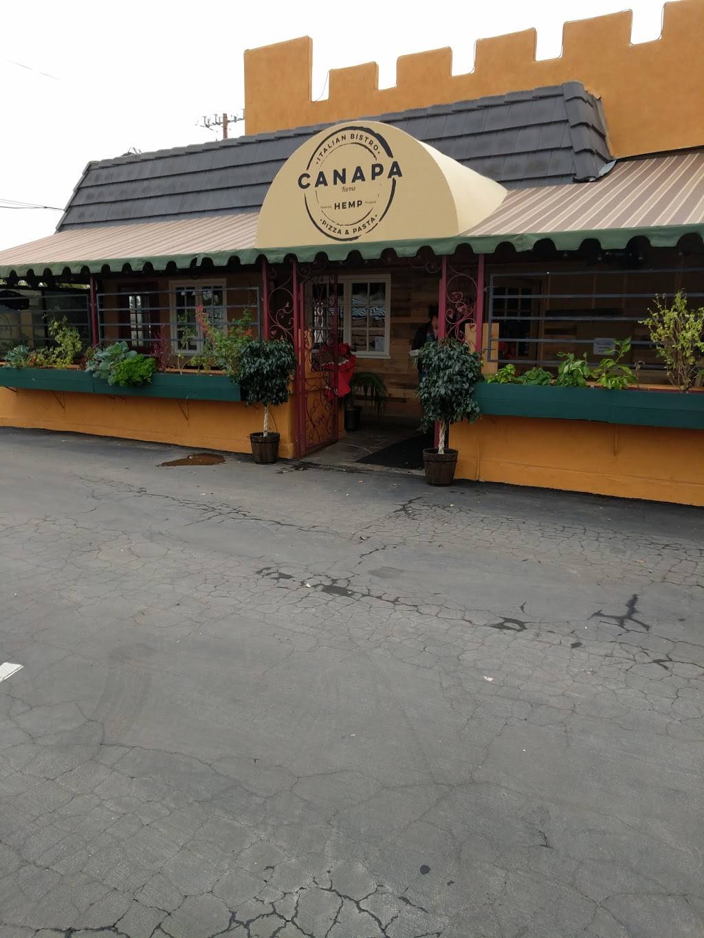 Canapa Farms Italian Bistro | restaurant | 15941 Edwards St, Huntington Beach, CA 92647, USA | 7148910473 OR +1 714-891-0473