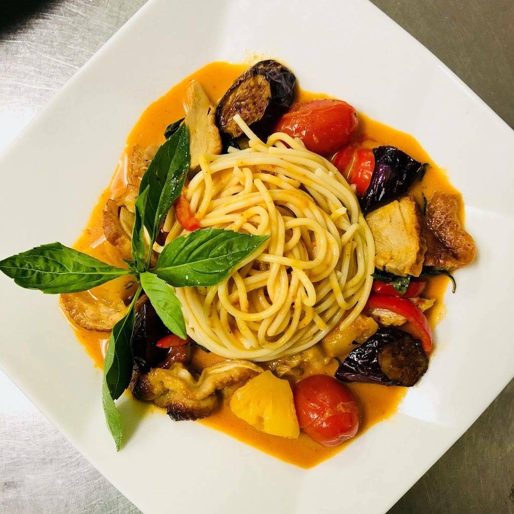 Thai Spice | restaurant | 1210 S Gilbert St # 200, Iowa City, IA 52240, USA | 3193512581 OR +1 319-351-2581