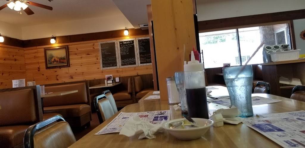 Purtells Restaurant & Ice Cream Shoppe | restaurant | 409 S Mable St, Pinconning, MI 48650, USA | 9898794111 OR +1 989-879-4111