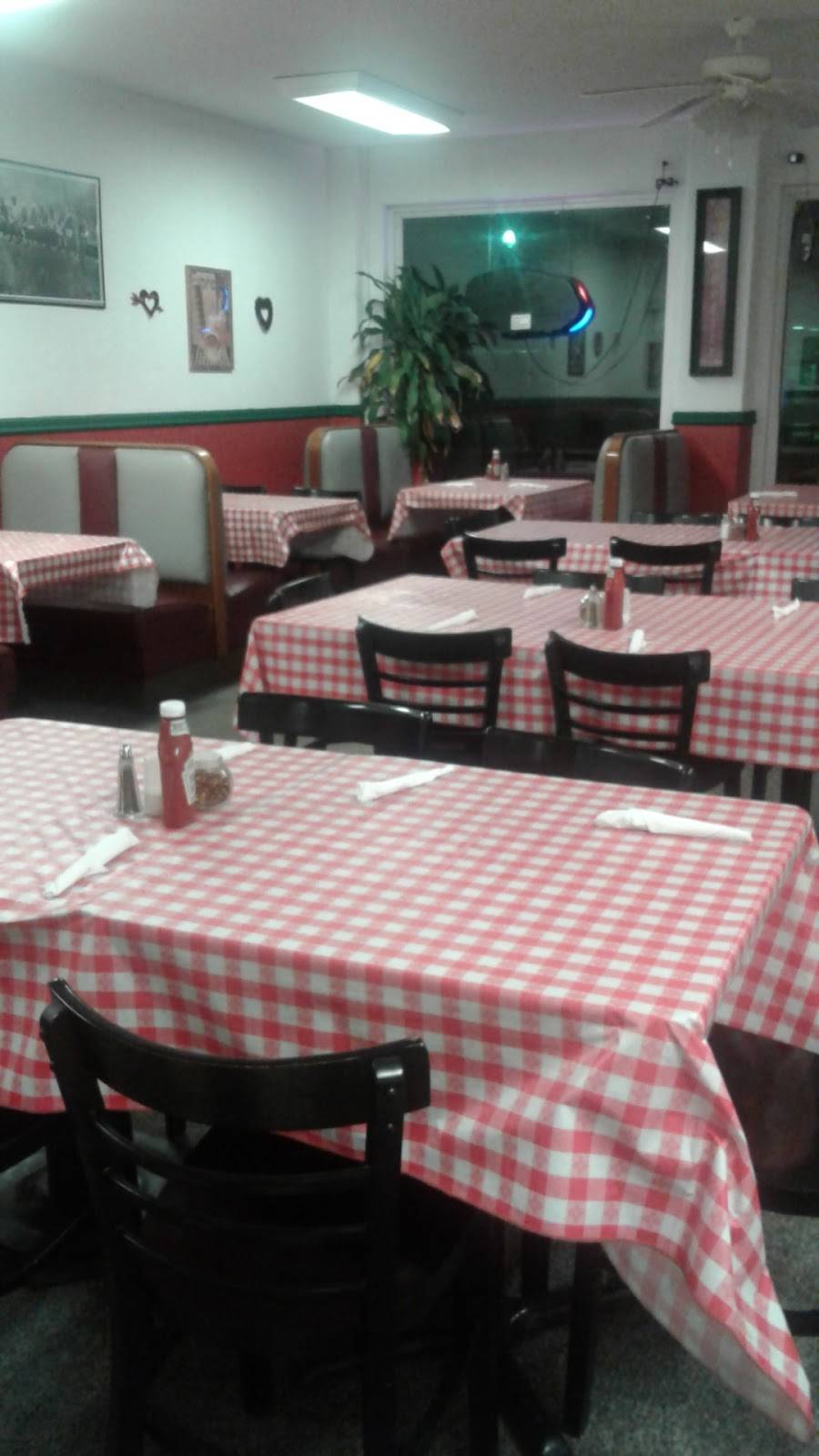 Francis Pizza | restaurant | 107 W Seminary Ave, Onarga, IL 60955, USA | 8152680002 OR +1 815-268-0002