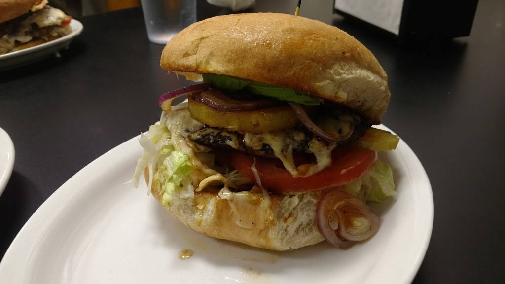 Chubbys Diner | restaurant | 265 W Louise Ave, Manteca, CA 95336, USA | 2098241546 OR +1 209-824-1546