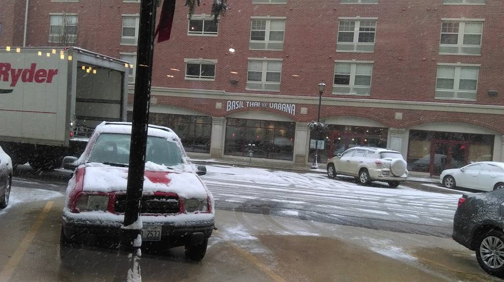 bb.q premium chicken | restaurant | 700 S Gregory St, Urbana, IL 61801, USA | 2176007939 OR +1 217-600-7939