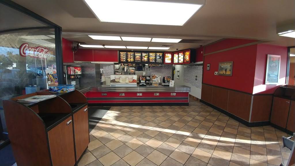 Hardees | restaurant | 2 S Belt E, Belleville, IL 62220, USA | 6182346659 OR +1 618-234-6659