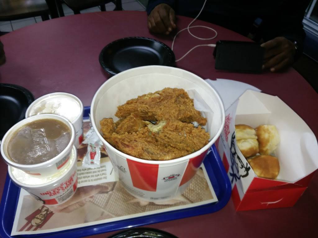 KFC | restaurant | 10556 S Indianapolis Ave, Chicago, IL 60617, USA | 7733748404 OR +1 773-374-8404