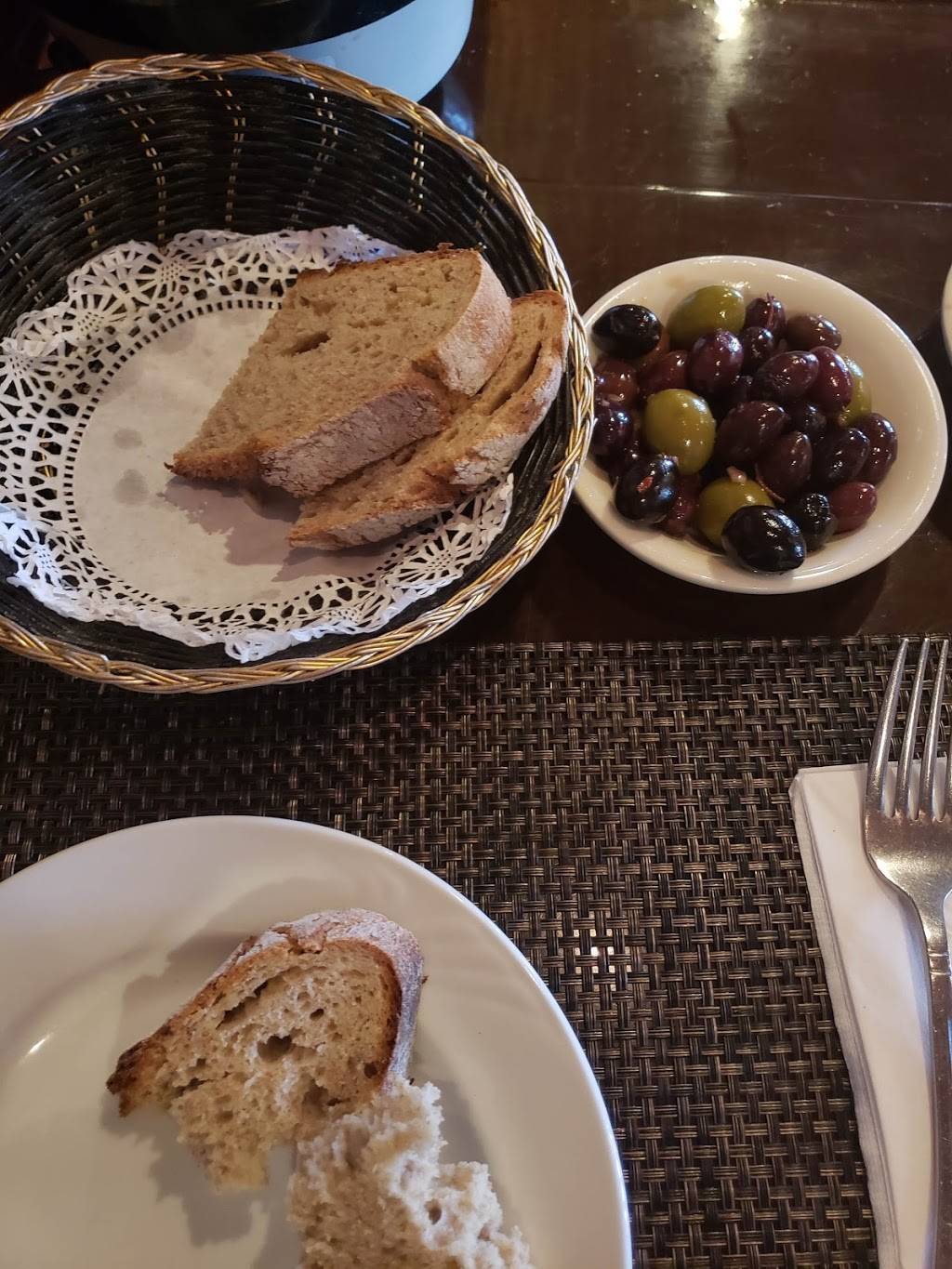 Vinhus Restaurant and Lounge | night club | 157 E Westfield Ave, Roselle Park, NJ 07204, USA | 9082595907 OR +1 908-259-5907