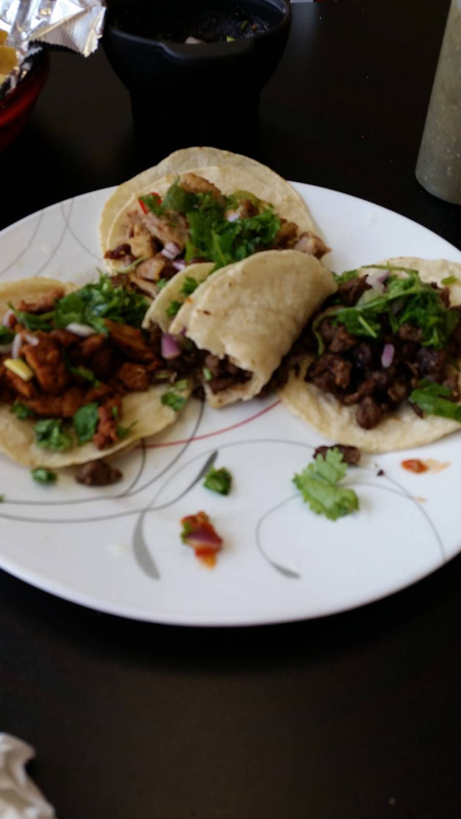 Los Tres Manantiales | restaurant | 135 E Wisconsin Ave, Appleton, WI 54911, USA | 9204220125 OR +1 920-422-0125