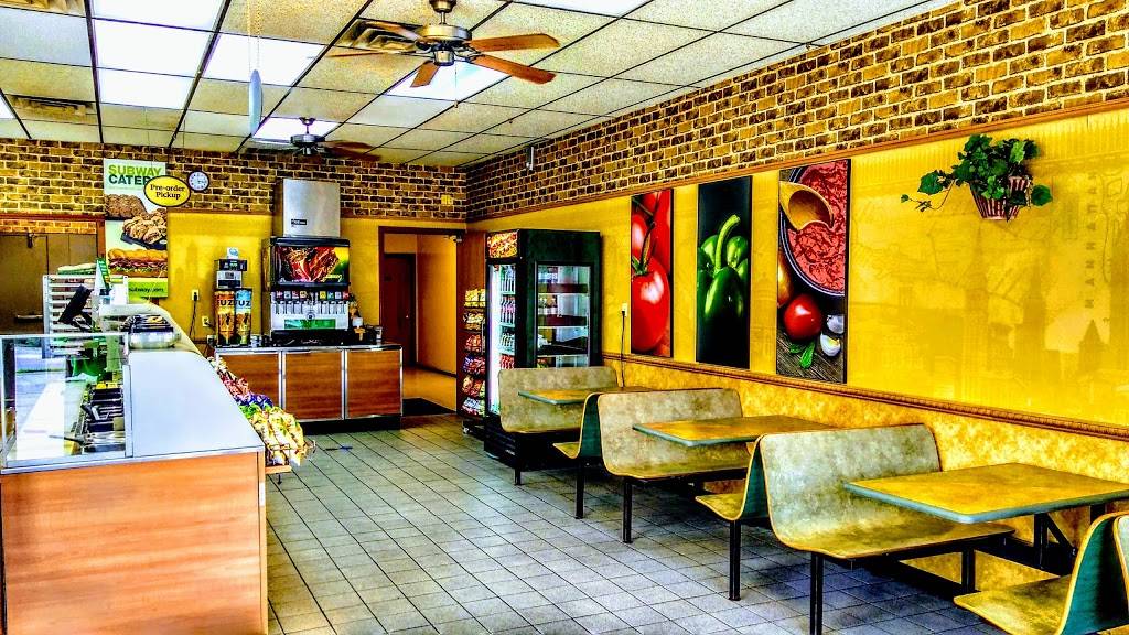 Subway Restaurants | restaurant | 201 Tyson Ave Suite C, Paris, TN 38242, USA | 7316440588 OR +1 731-644-0588