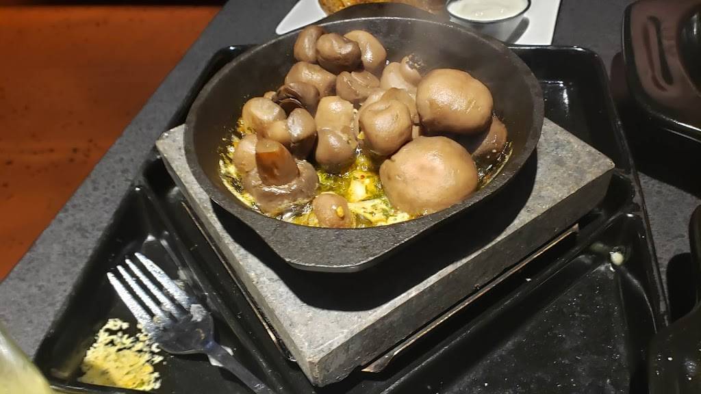 Black Rock Bar & Grill | restaurant | 5001 Monroe St, Toledo, OH 43623, USA | 4197207625 OR +1 419-720-7625