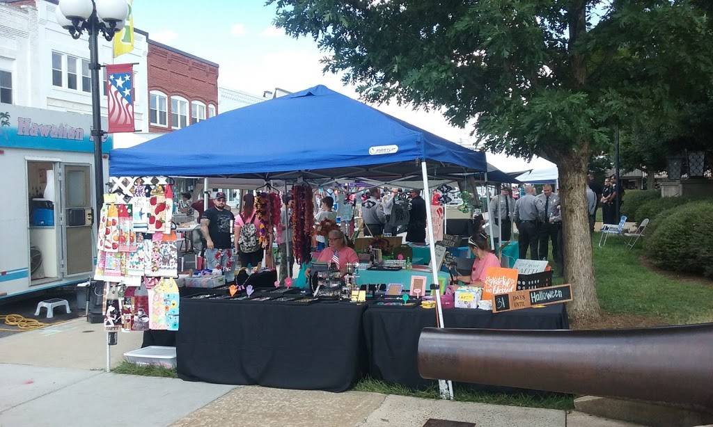 Blue Moon Tavern | restaurant | 100 N Main Ave, Newton, NC 28658, USA | 8284656900 OR +1 828-465-6900