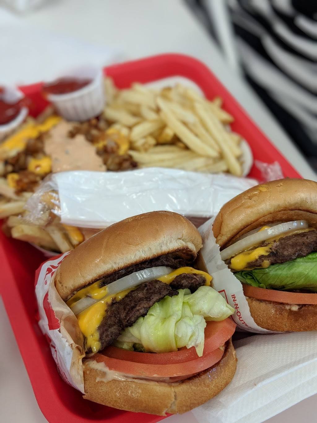 In-N-Out Burger | restaurant | 49188 Seminole Dr, Cabazon, CA 92230, USA | 8007861000 OR +1 800-786-1000