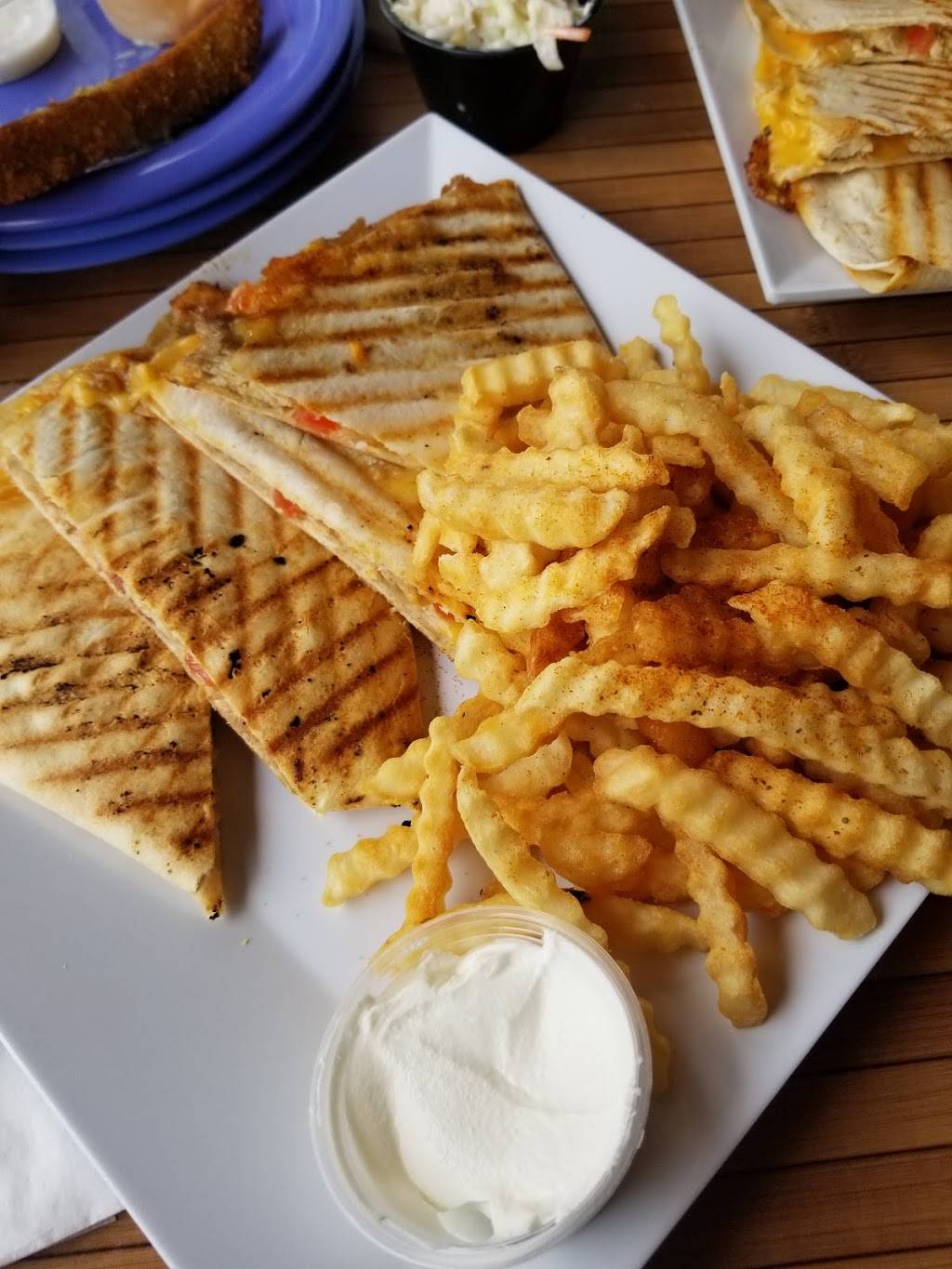 Captn Jacks Island Grill | restaurant | 2705 Boardwalk, Wildwood, NJ 08260, USA | 6095231700 OR +1 609-523-1700