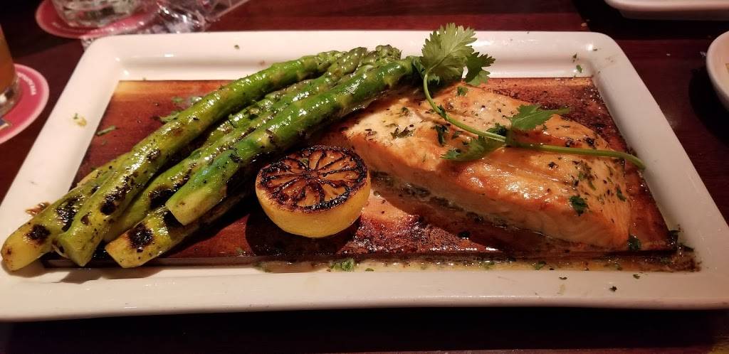 Pappadeaux Seafood Kitchen | restaurant | 2610 International Pkwy, Terminal C, Gate 14, Dallas, TX 75261, USA | 9724250087 OR +1 972-425-0087