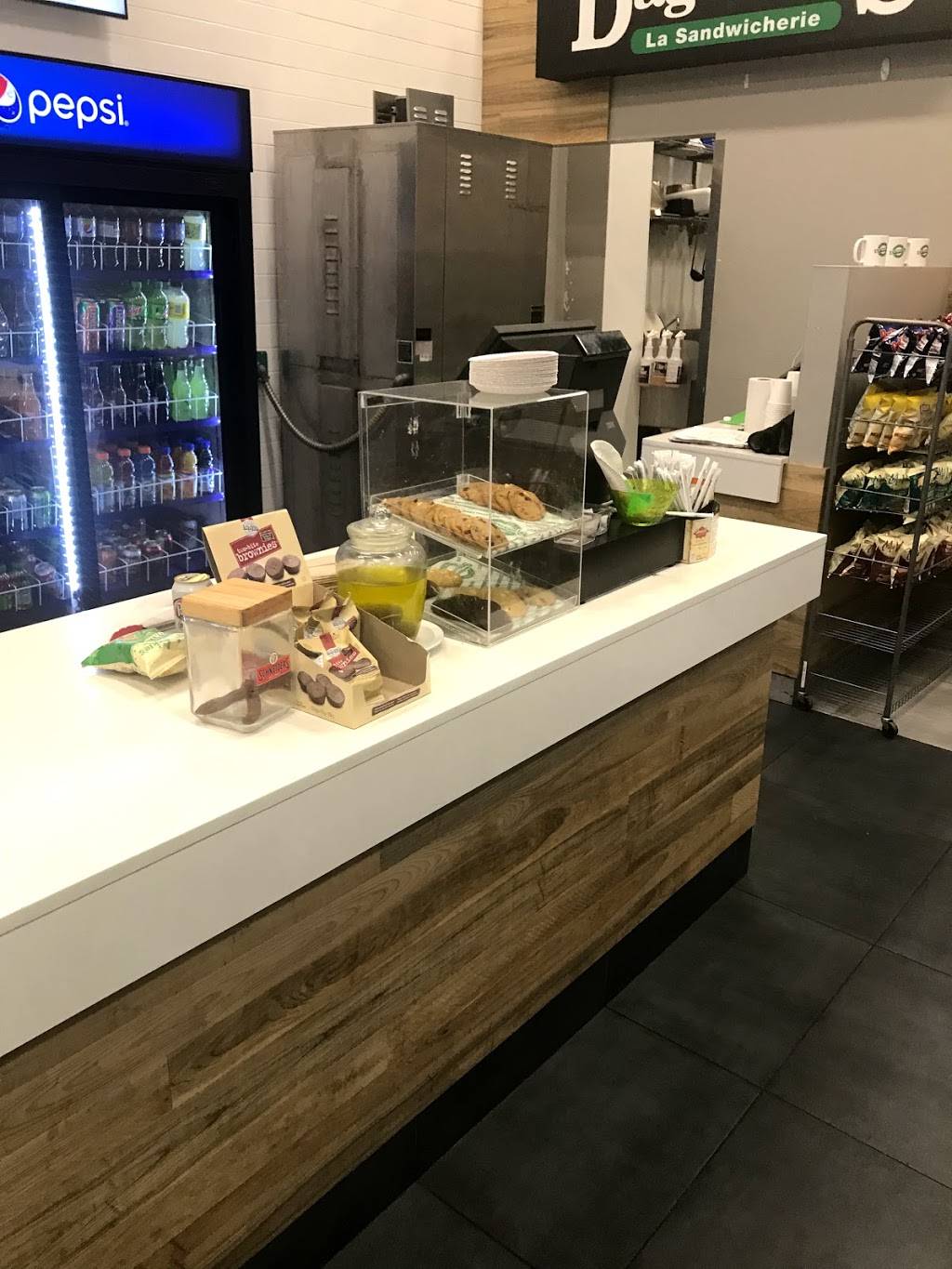 Dagwoods La Sandwicherie | restaurant | 3343 Boulevard des Sources, Dollard-des-Ormeaux, QC H9B 1Z8, Canada | 5146852046 OR +1 514-685-2046