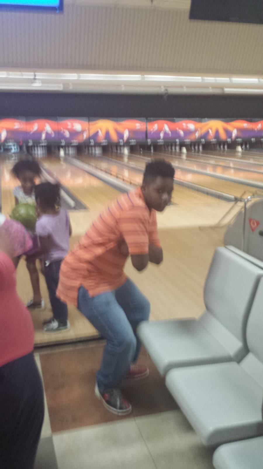 AMF Auburn Lanes | restaurant | 719 Opelika Rd, Auburn, AL 36830, USA | 3348876573 OR +1 334-887-6573