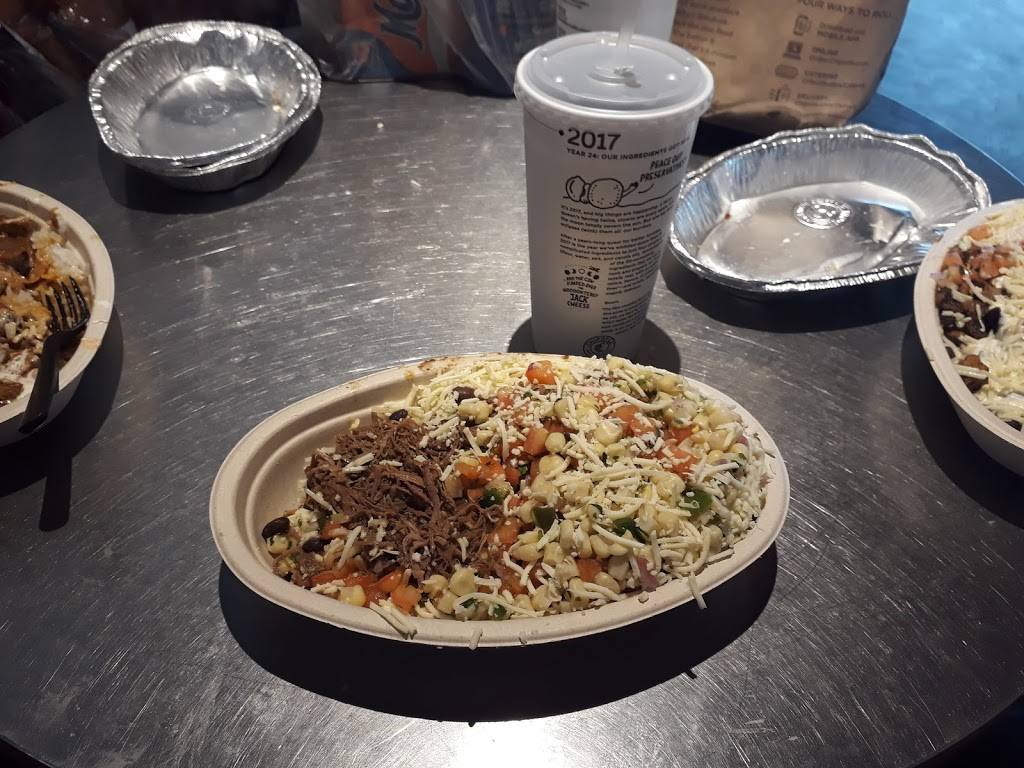 Chipotle Mexican Grill | restaurant | 9761 Vista Way, Garfield Heights, OH 44125, USA | 2166626402 OR +1 216-662-6402