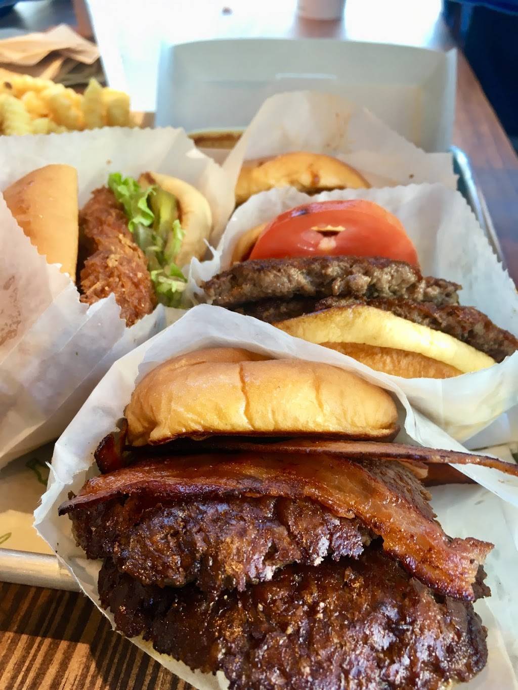 Shake Shack | restaurant | 1340 Post Rd, Darien, CT 06820, USA | 2036141411 OR +1 203-614-1411