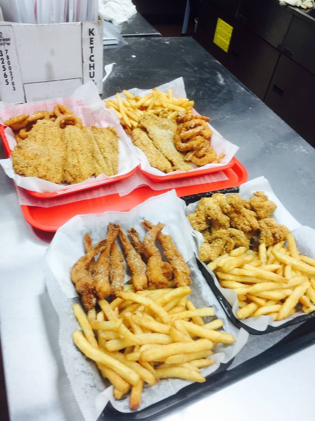 J J Fish & Chicken | restaurant | 29702 Southfield Rd Ste F, Southfield, MI 48076, USA | 2483277088 OR +1 248-327-7088