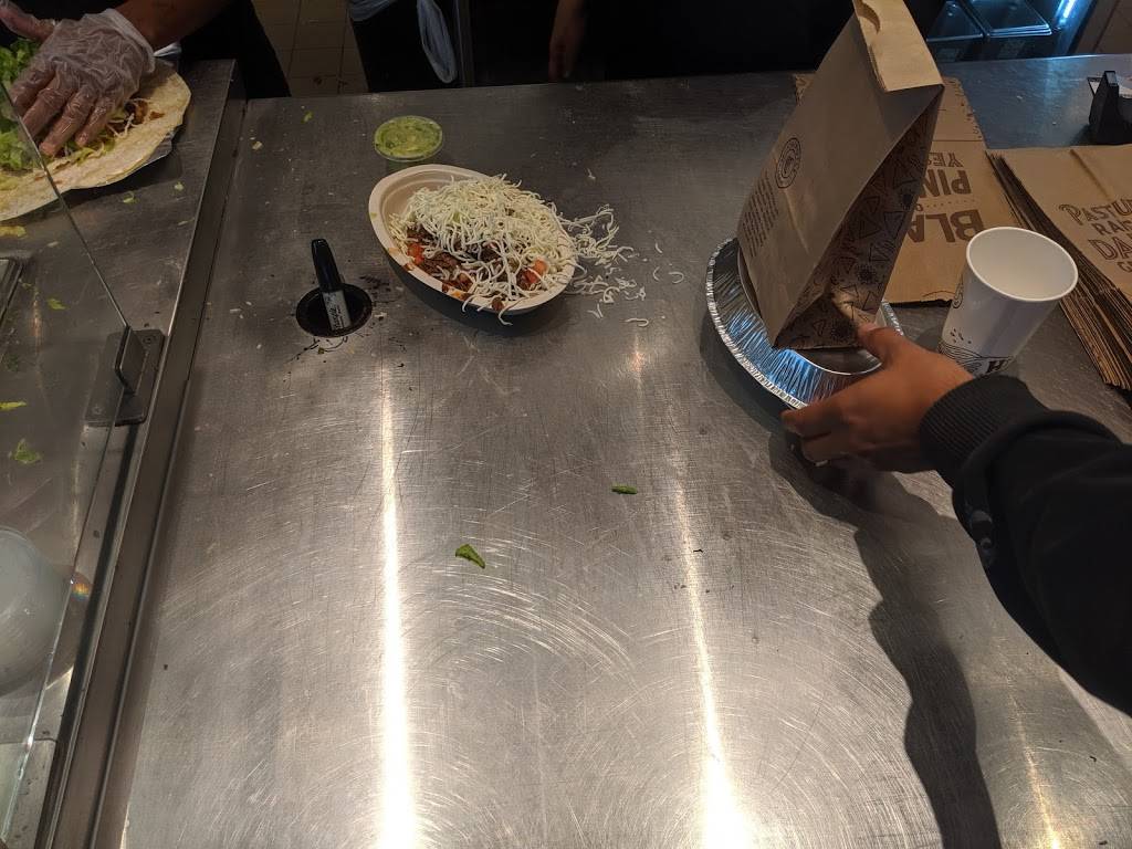 Chipotle | restaurant | 17599 Kenwood Trail, Lakeville, MN 55044, USA | 9528920110 OR +1 952-892-0110