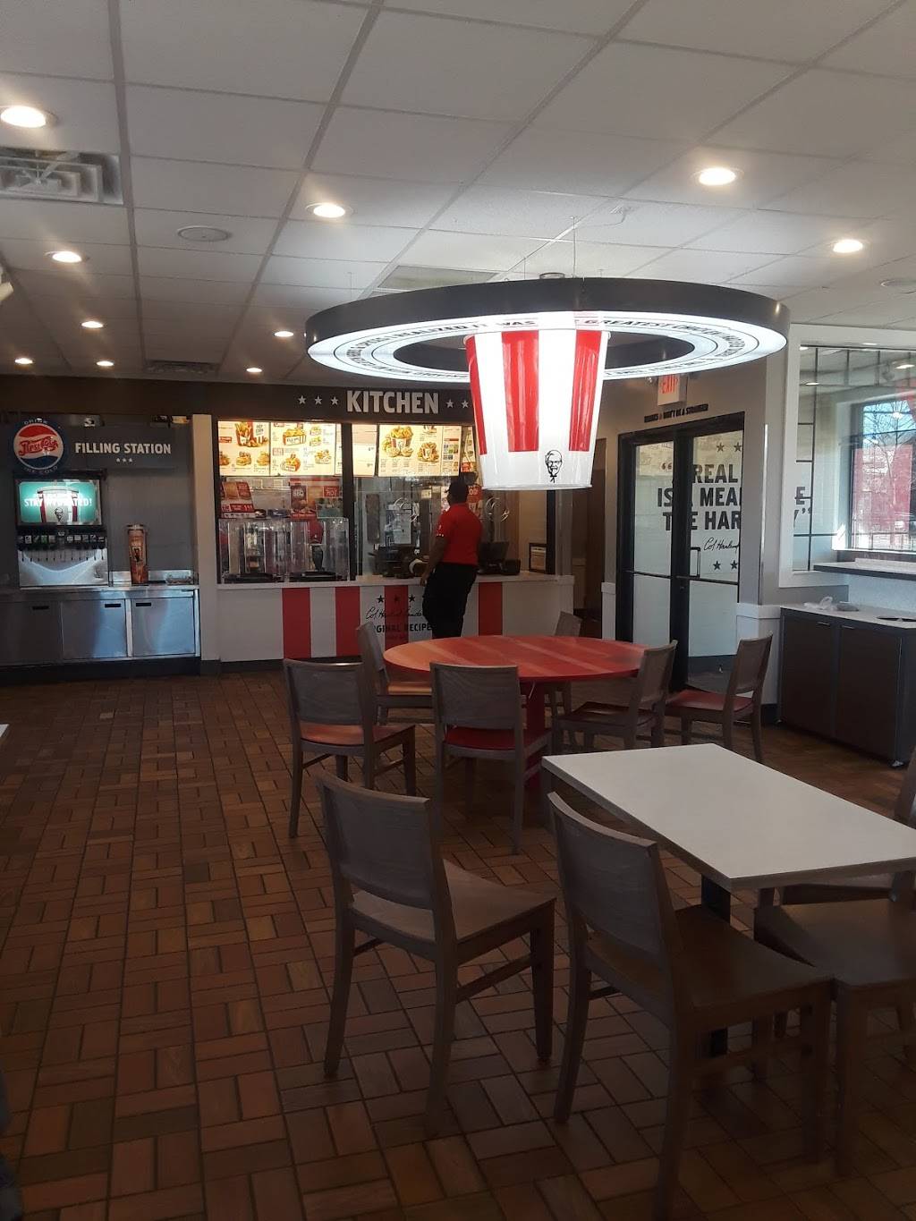 KFC | restaurant | 2716 W Grand Blvd, Detroit, MI 48208, USA | 3138754366 OR +1 313-875-4366