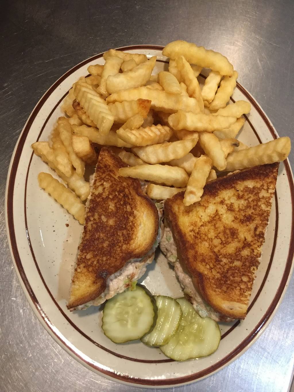 Maple Leaf Restaurant | restaurant | 111 S Center St, Geneseo, IL 61254, USA | 3099446789 OR +1 309-944-6789