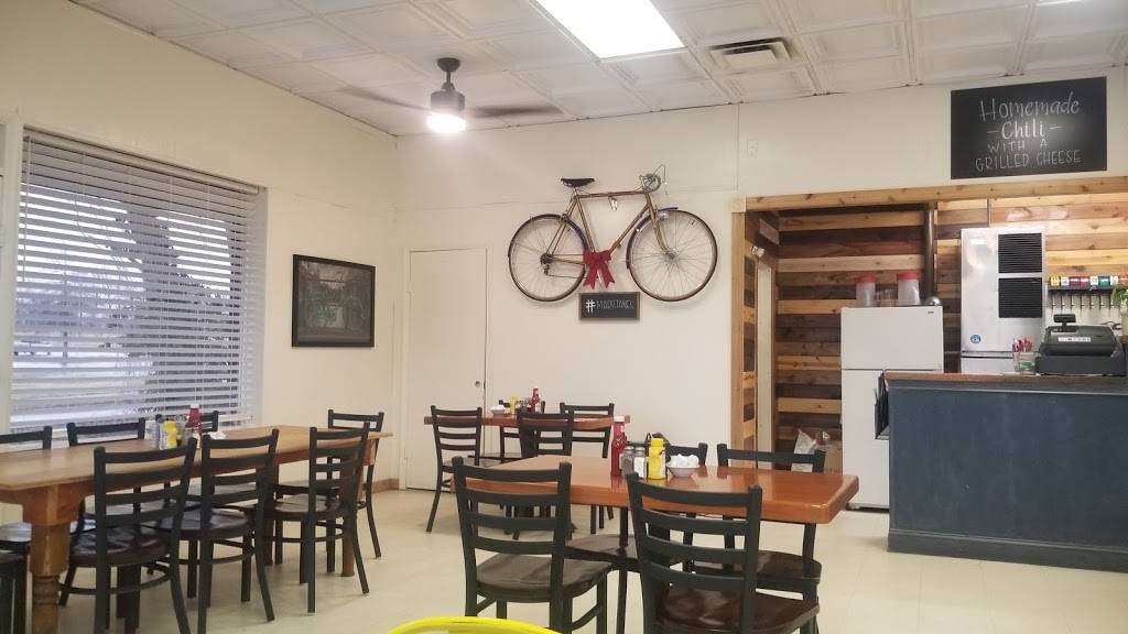 Mary Janes Cafe | restaurant | 1042 S Maguire St, Warrensburg, MO 64093, USA | 6604291596 OR +1 660-429-1596