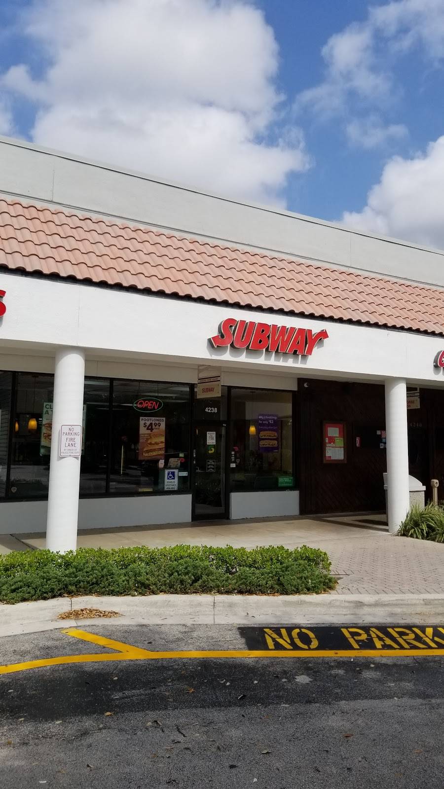 Subway Restaurants | restaurant | 4238 Northlake Blvd, Palm Beach Gardens, FL 33410, USA | 5616229100 OR +1 561-622-9100