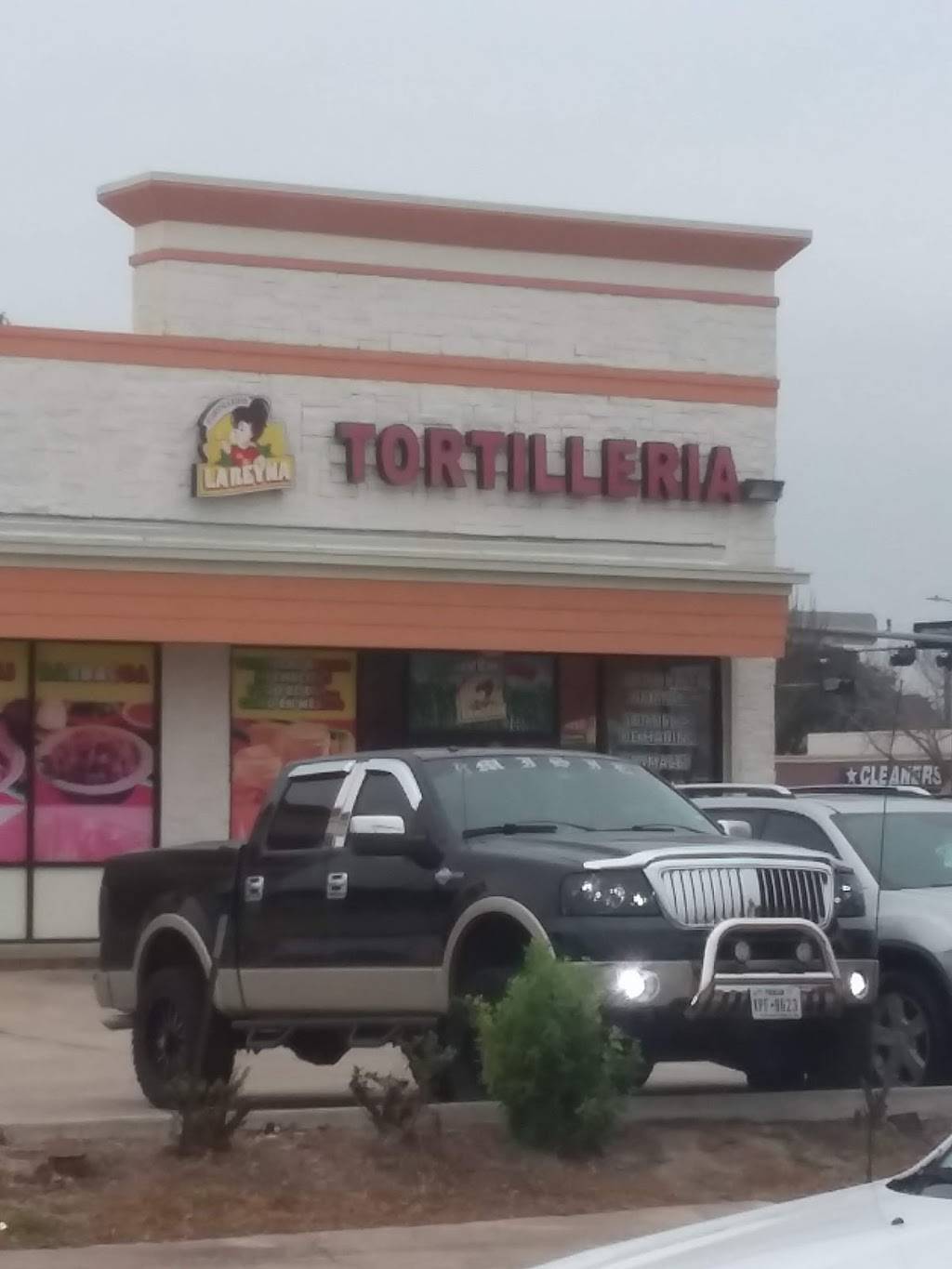 Tortilleria La Reyna | restaurant | 3802 S Gessner Rd, Houston, TX 77042, USA | 7133393533 OR +1 713-339-3533