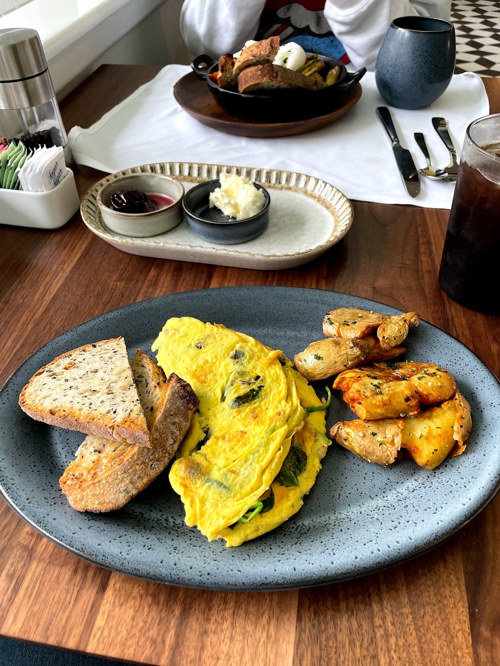 Shearwater Tavern | restaurant | 3665 Rio Rd, Carmel-By-The-Sea, CA 93923, USA | 8316241841 OR +1 831-624-1841