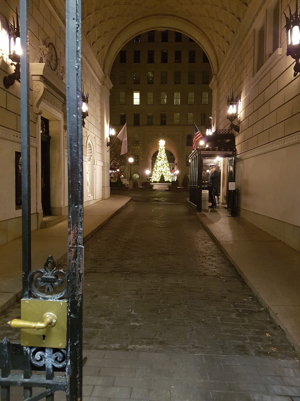 Dublin House | restaurant | 225 W 79th St, New York, NY 10024, USA | 2128749528 OR +1 212-874-9528