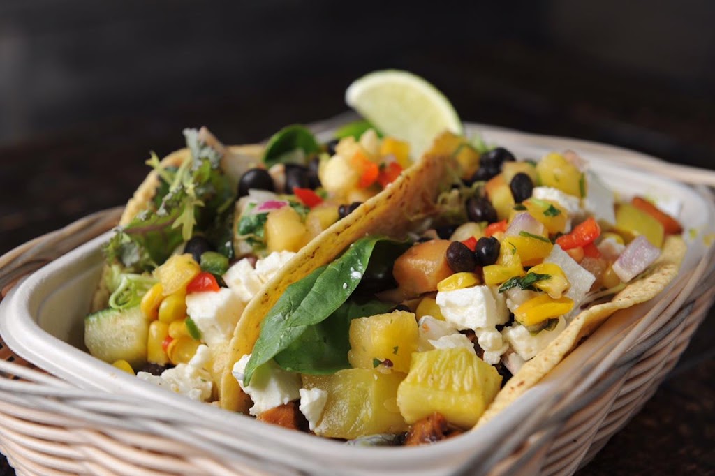 BOAT HOUSE/Barcos y Tacos | meal takeaway | 2 Sanford Rd, Nantucket, MA 02554, USA | 5082288226 OR +1 508-228-8226