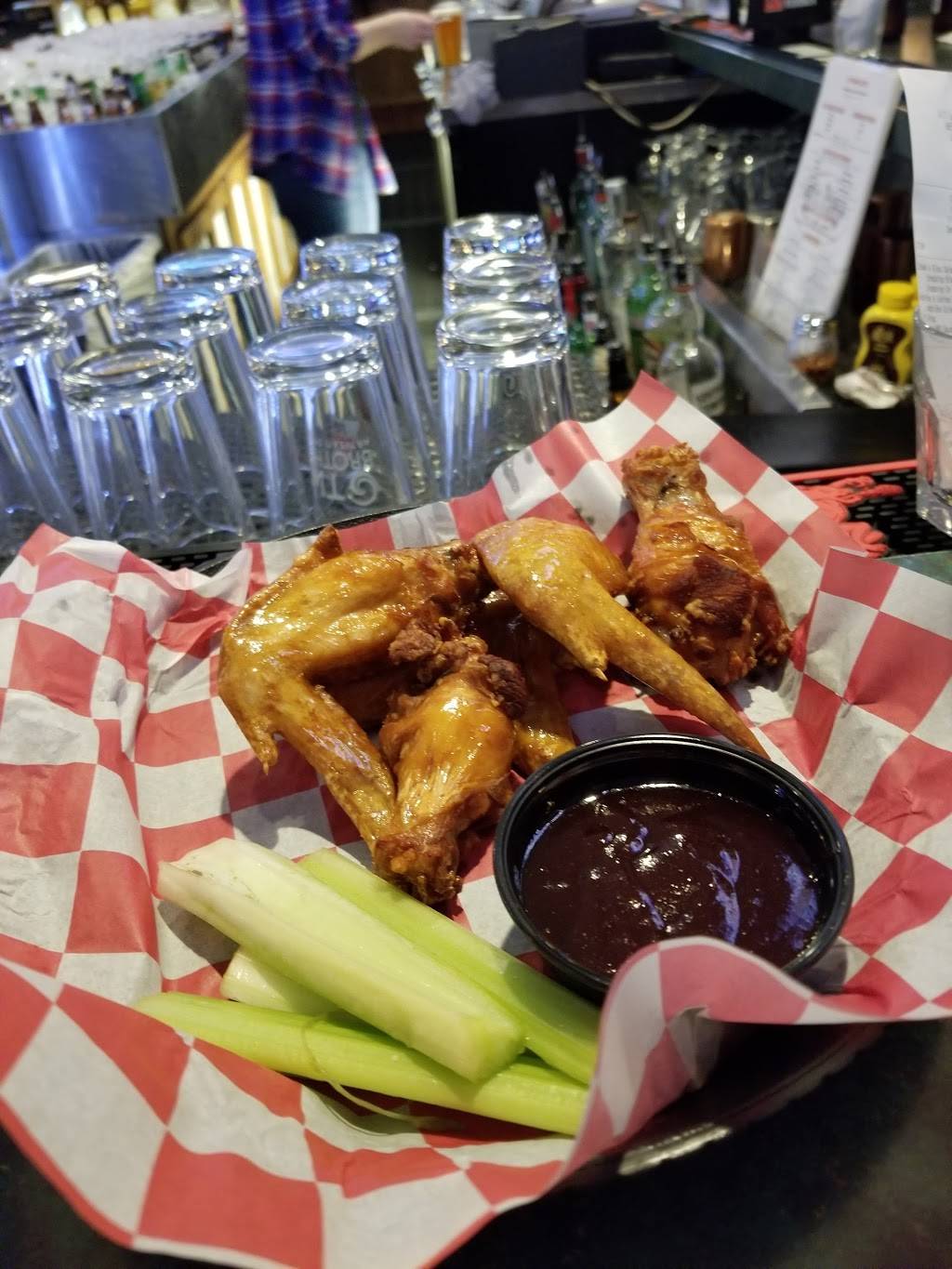 JTs Porch Saloon & Eatery | restaurant | 665 W Roosevelt Rd, Lombard, IL 60148, USA | 6309329596 OR +1 630-932-9596