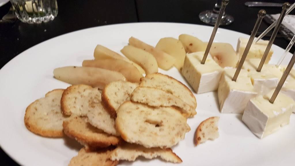 The Falls Road Pub | restaurant | 296 Victoria St N, Kitchener, ON N2H 5E2, Canada | 5197420600 OR +1 519-742-0600