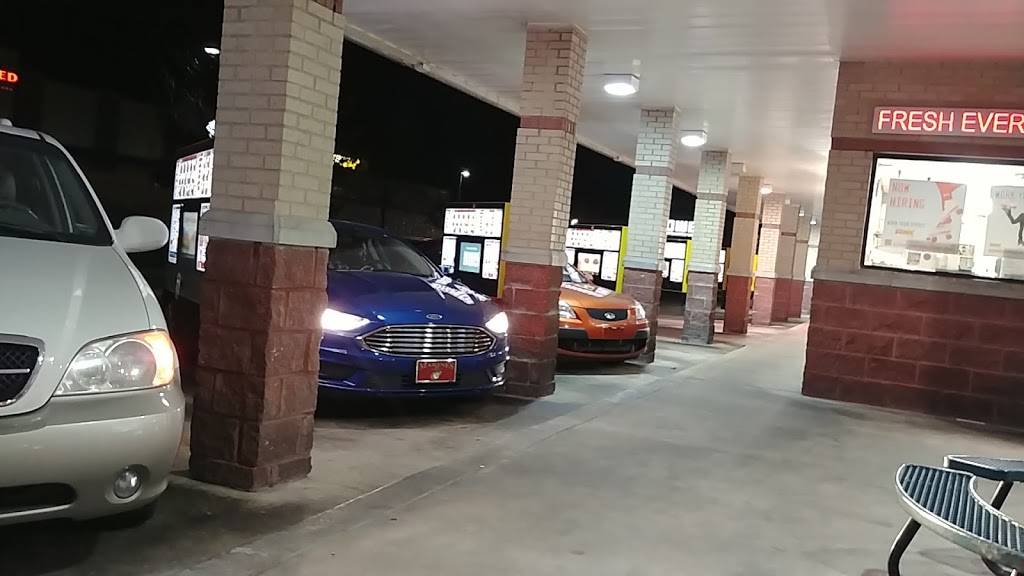 Sonic Drive-In | restaurant | 13730 S Blackbob Rd, Olathe, KS 66062, USA | 9137910025 OR +1 913-791-0025