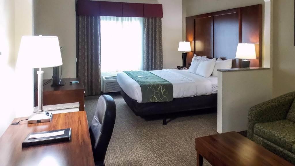 Comfort Suites Inn at Ridgewood Farm | restaurant | 2898 Keagy Rd, Salem, VA 24153, USA | 5403754800 OR +1 540-375-4800