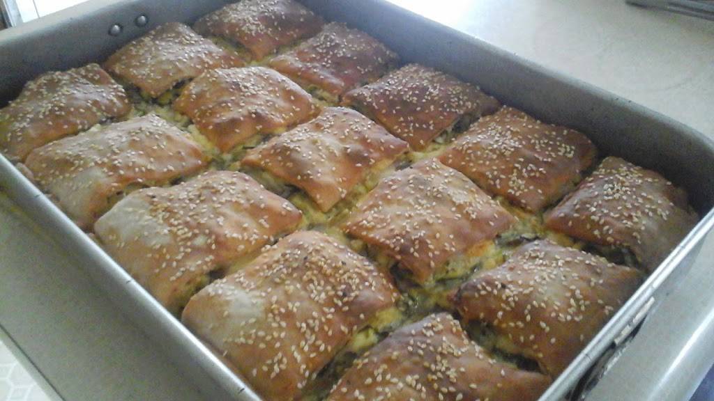 Athans Kitchen Restaurant | restaurant | 1096 Lorne Park Rd, Mississauga, ON L5H 3A3, Canada | 9052782528 OR +1 905-278-2528