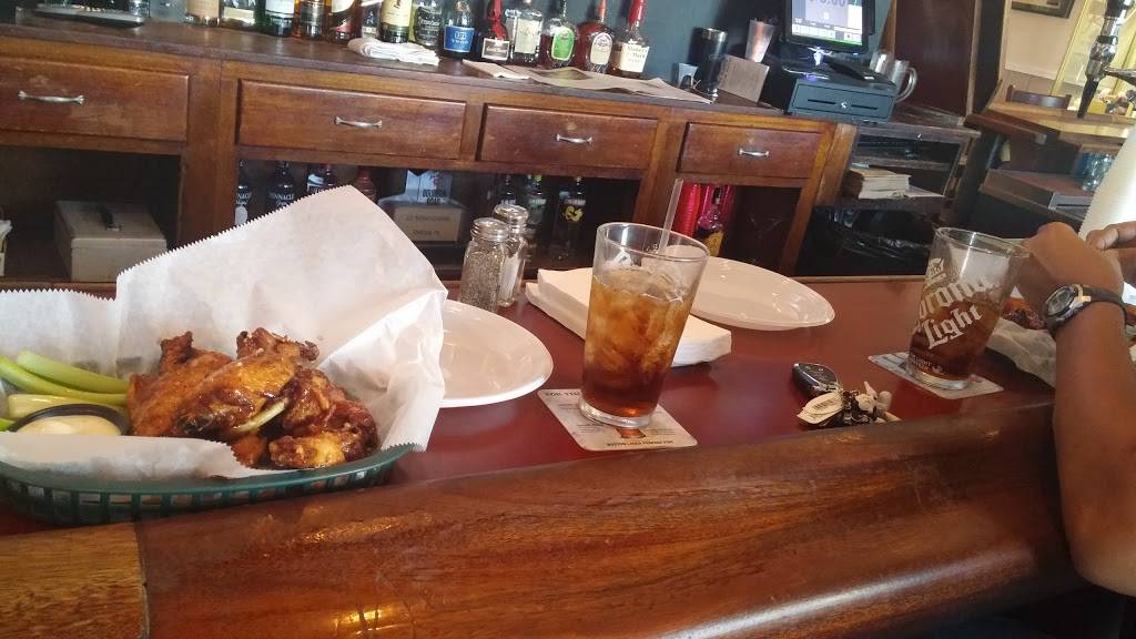 JD McGillicuddys | restaurant | 211 E 2nd St, Essington, PA 19029, USA | 6105219860 OR +1 610-521-9860