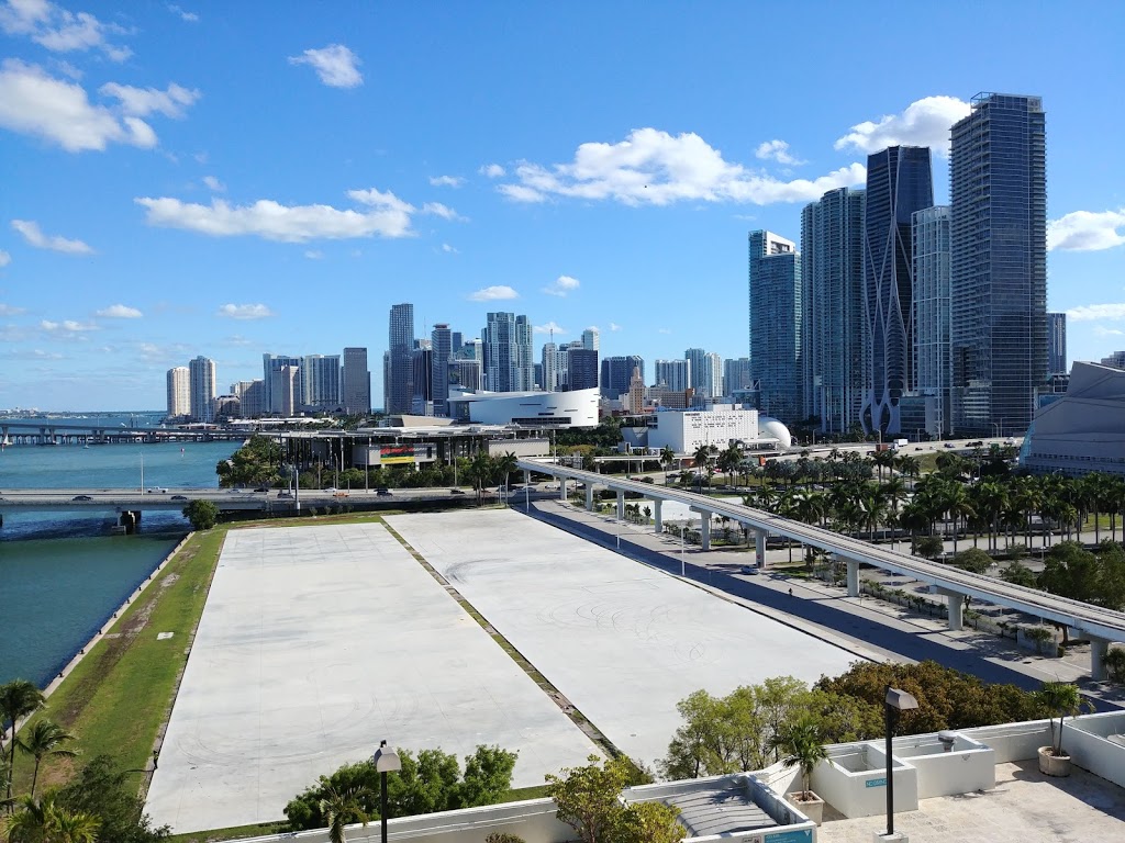 Mikes At Venetia | meal delivery | 555 NE 15th St 9th Floor, Miami, FL 33132, USA | 3053745731 OR +1 305-374-5731