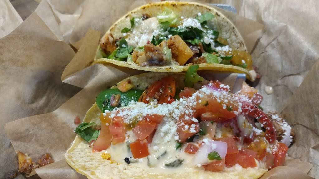 QDOBA Mexican Eats | restaurant | 42 Highland Commons W E, Hudson, MA 01749, USA | 9785670630 OR +1 978-567-0630