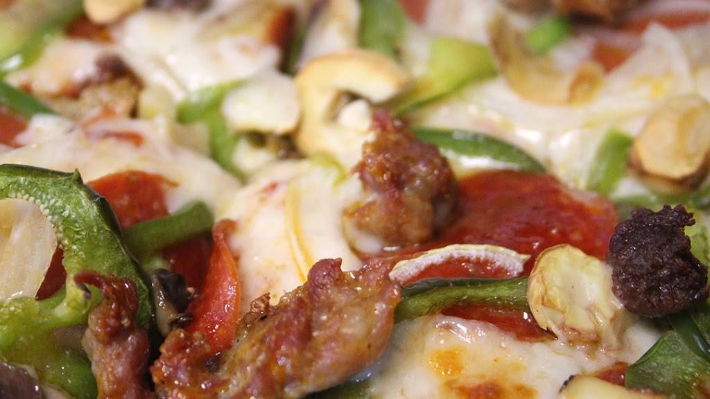 CJs Pizza & Giant Grinders | restaurant | 273 Broad St, Manchester, CT 06040, USA | 8606495329 OR +1 860-649-5329