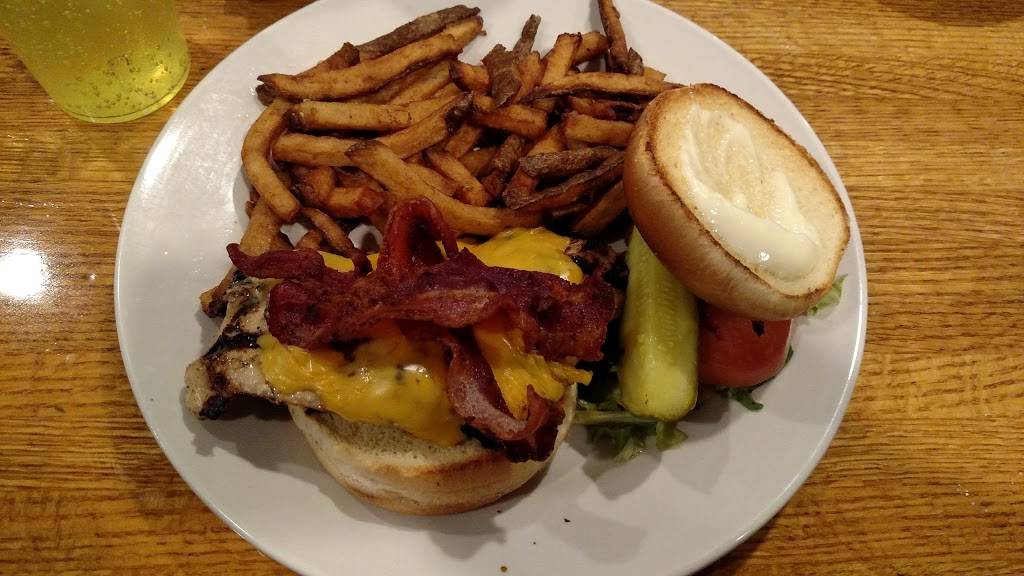 J Ds Post House On the Avenue | restaurant | 5201 Mahoning Ave, Warren, OH 44483, USA | 3308478113 OR +1 330-847-8113