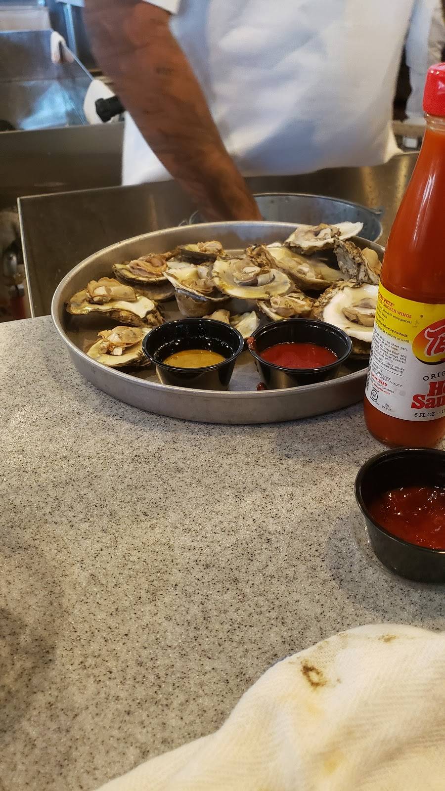 Vailhouse oyster bar and grill | restaurant | 301 N Spence Ave, Goldsboro, NC 27534, USA | 9199476138 OR +1 919-947-6138