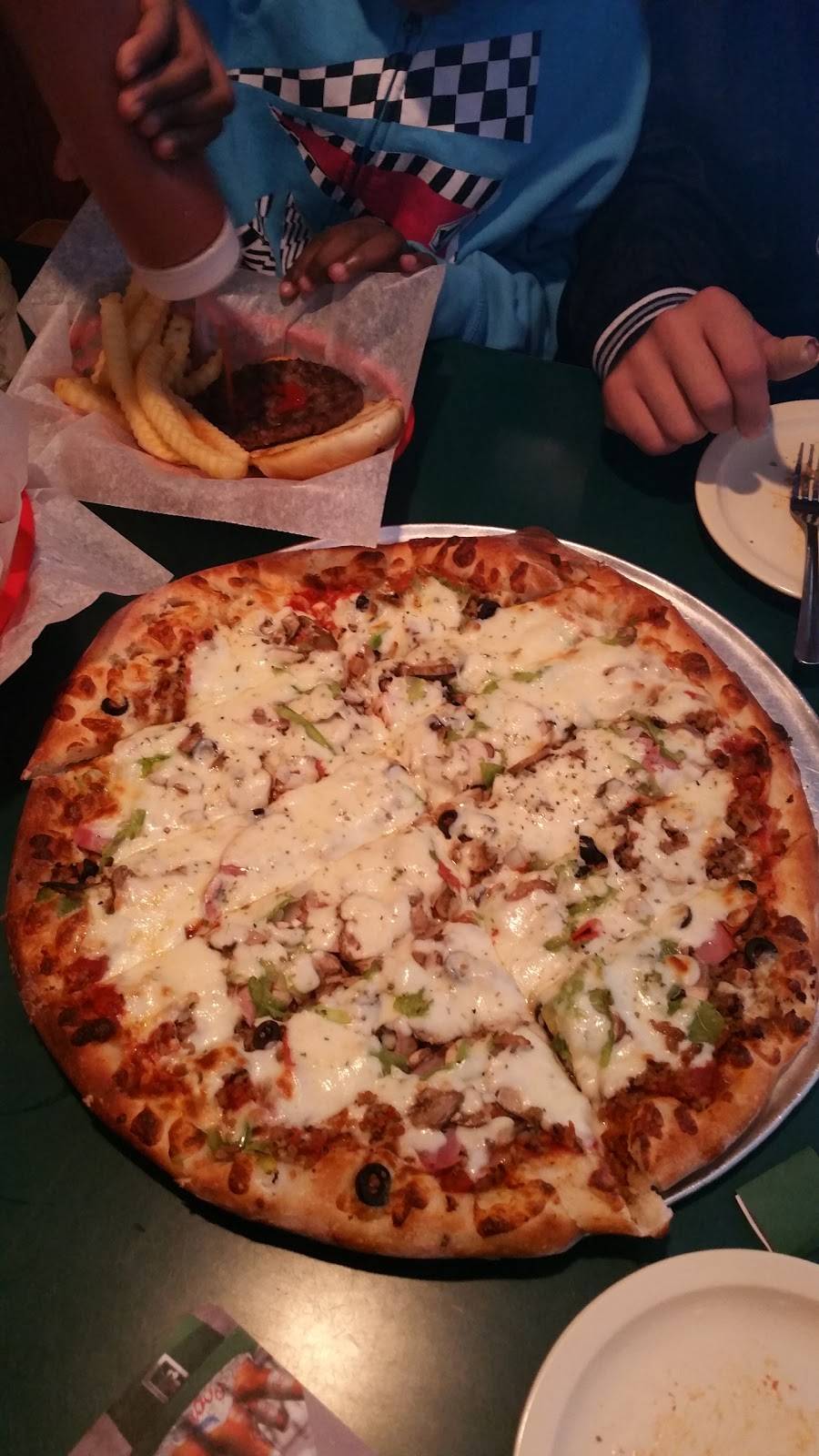 Sports Fans Pizza | restaurant | 1723 Grant St, Bettendorf, IA 52722, USA | 5633595555 OR +1 563-359-5555