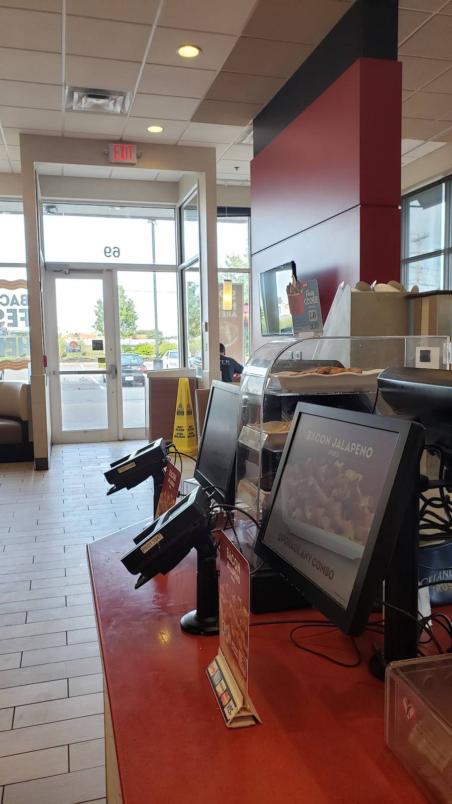 Wendys | restaurant | 69 Long Pond Rd Drive, Plymouth, MA 02360, USA | 5089274073 OR +1 508-927-4073